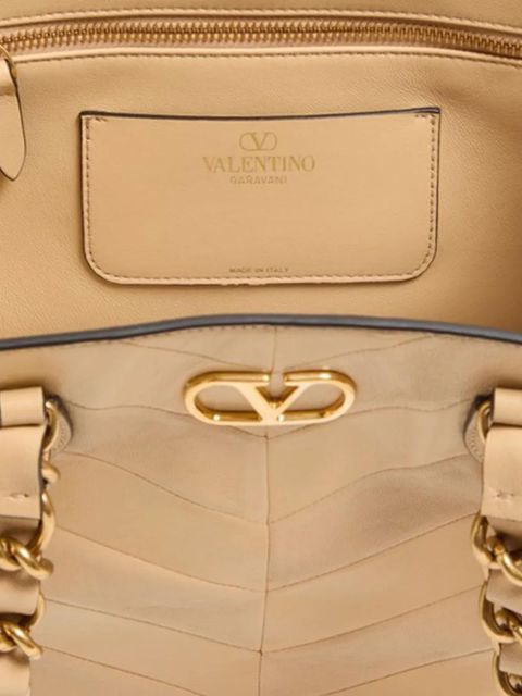 Valentino Garavani logo-plaque chain-strap leather tote bag - Neutrals