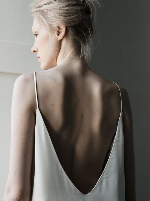 MUUV. sukienka FEU kolor beżowy mini rozkloszowana