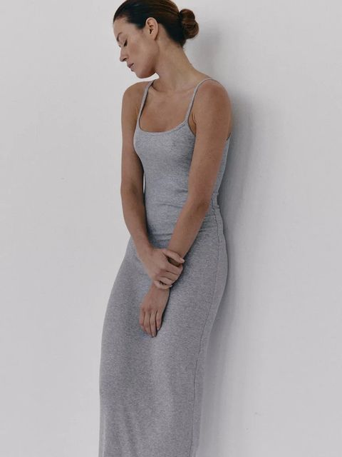 MUUV. sukienka JORDE kolor szary maxi dopasowana - zdjęcie produktu nr 2