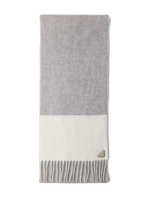Prada logo-triangle fringed cashmere scarf - Grey - zdjęcie produktu nr 1