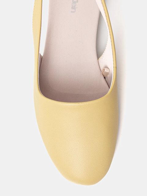 Calvin Klein baleriny skórzane BALLERINA SLING BACK LTH kolor żółty HW0HW02655
