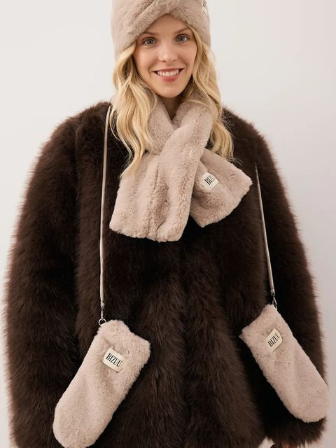 Bizuu szalik FLUFFY damski kolor beżowy gładki FLUFFY BEŻOWY AW