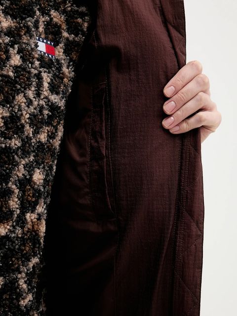 Tommy Jeans kurtka kolor brązowy zimowa oversize DW0DW21626