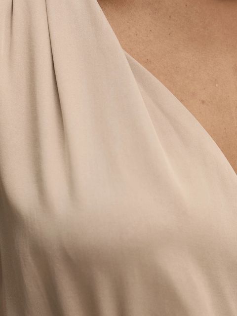 Answear.LAB kombinezon kolor złoty z dekoltem w szpic