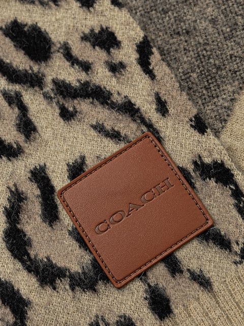 Coach szalik z dodatkiem wełny damski kolor brązowy wzorzysty 29CCM91