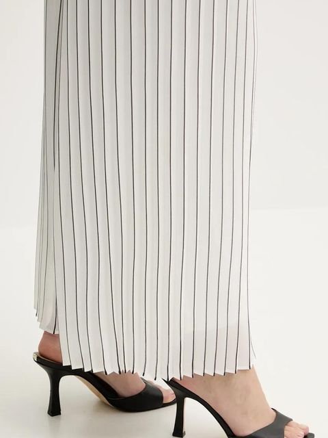 Morgan kombinezon PLISMA kolor biały z dekoltem w szpic PLISMA