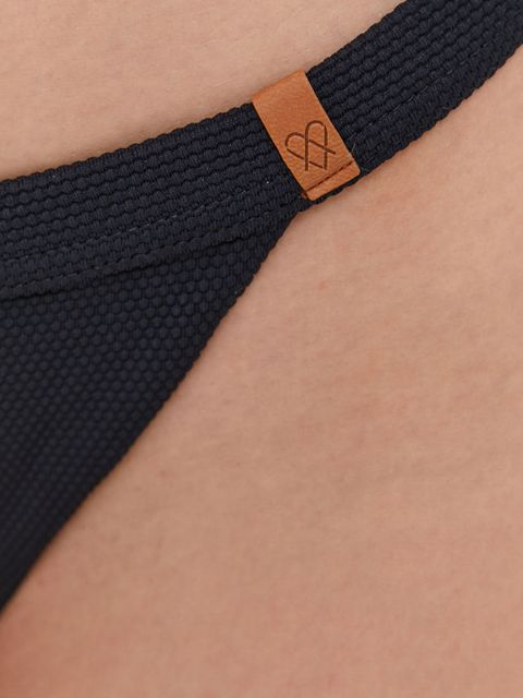 MUUV Figi kąpielowe HOTPANTS TANGA kolor czarny