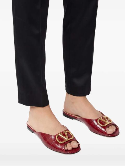 Valentino Garavani logo-plaque leather sandals - Red