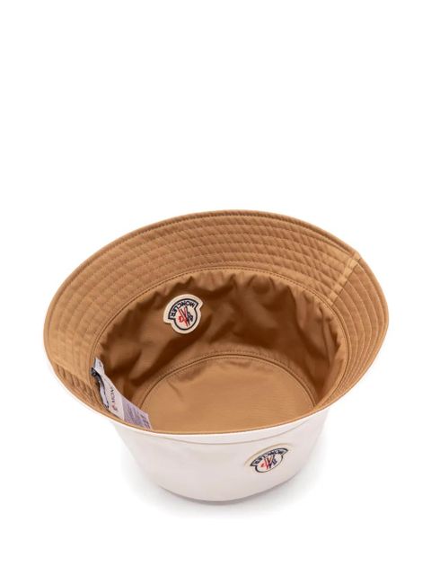 Moncler logo-patch bucket hat - Neutrals