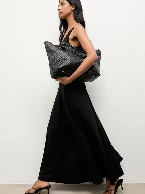 Answear.LAB sukienka bawełniana kolor czarny maxi rozkloszowana - zdjęcie produktu nr 2