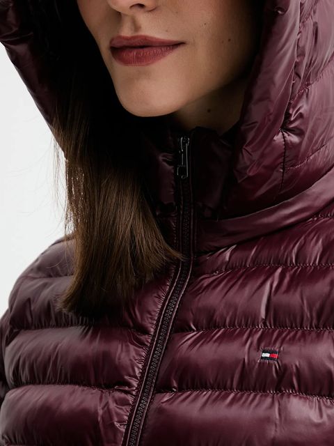 Tommy Hilfiger kurtka kolor bordowy przejściowa WW0WW47351