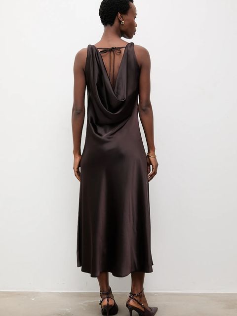 Answear.LAB sukienka kolor brązowy midi rozkloszowana