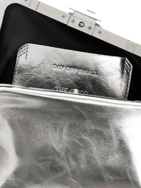 The Attico Day Off Small craquelé-effect leather clutch - Silver - zdjęcie produktu nr 2