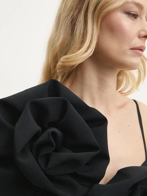 Answear.LAB sukienka kolor czarny midi dopasowana