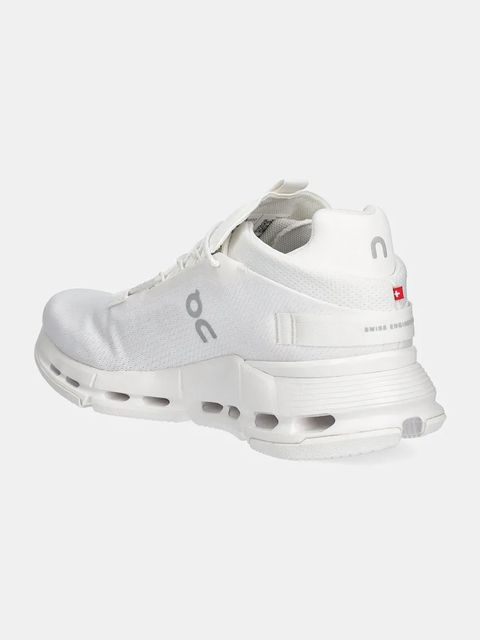 On sneakersy CLOUDNOVA 2