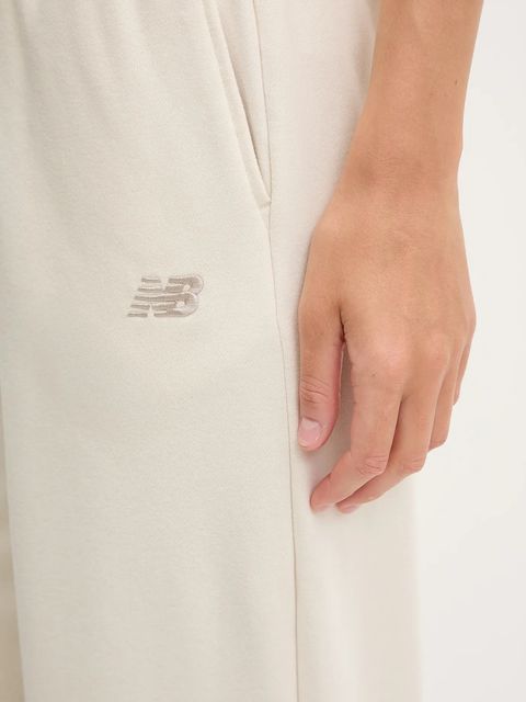 New Balance spodnie dresowe damskie kolor beżowy gładkie WP51503LIN