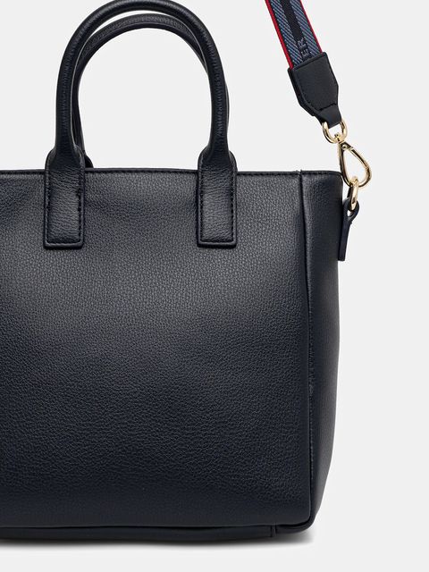 Tommy Hilfiger torebka kolor granatowy AW0AW17861