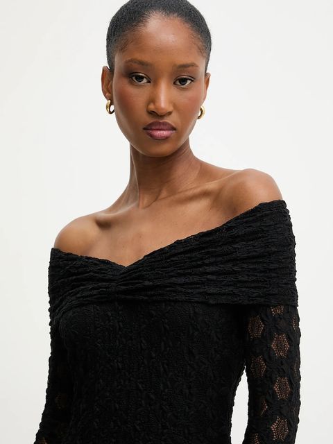 Answear.LAB sukienka kolor czarny midi dopasowana