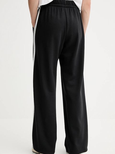 adidas spodnie dresowe Essentials damskie kolor czarny z aplikacją JW7182