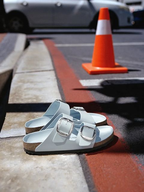 Birkenstock klapki skórzane Arizona Big Buckle damskie kolor niebieski 1030327