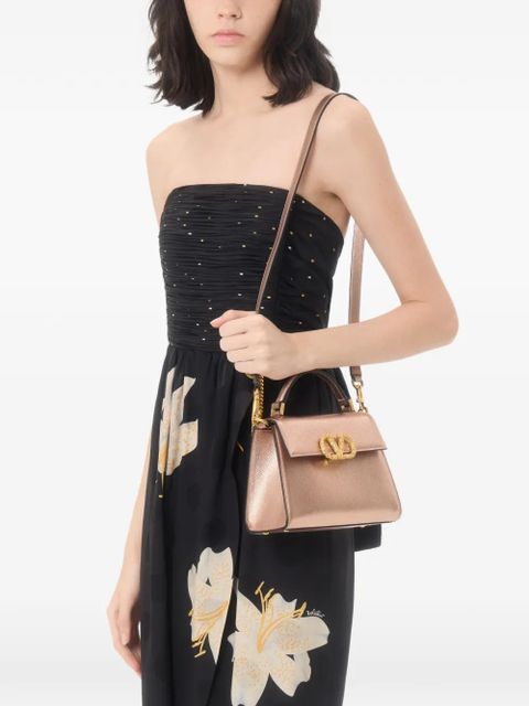 Valentino Garavani Vsling mini handbag in laminated grainy calfskin with jewel logo - Pink - zdjęcie produktu nr 2