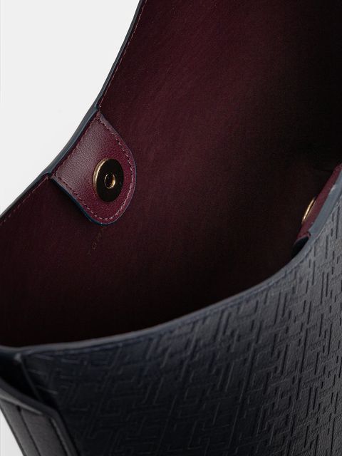 Tommy Hilfiger torebka kolor granatowy AW0AW18141