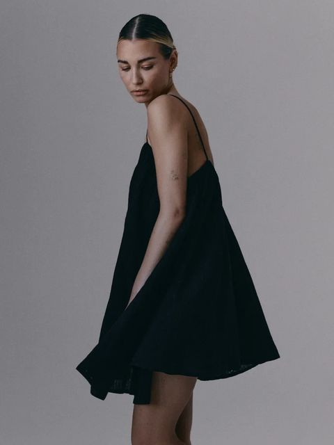 MUUV. sukienka MINIME kolor czarny mini rozkloszowana