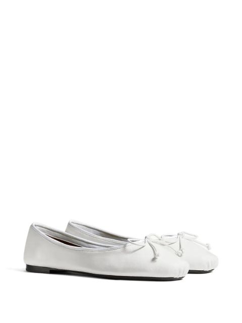 KHAITE leather bow ballerina - White