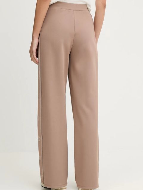 Guess spodnie dresowe OCTAVIA damskie kolor beżowy z aplikacją V5BB12 KCX22