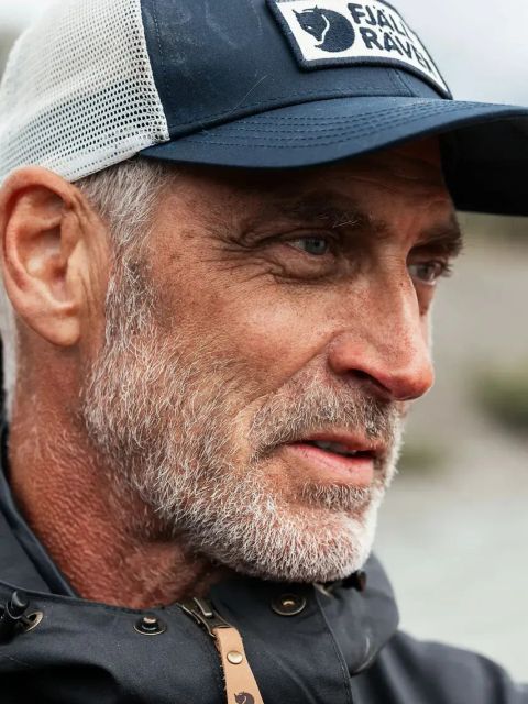 Fjallraven czapka z daszkiem Langtradarkeps kolor granatowy z aplikacją F13100182