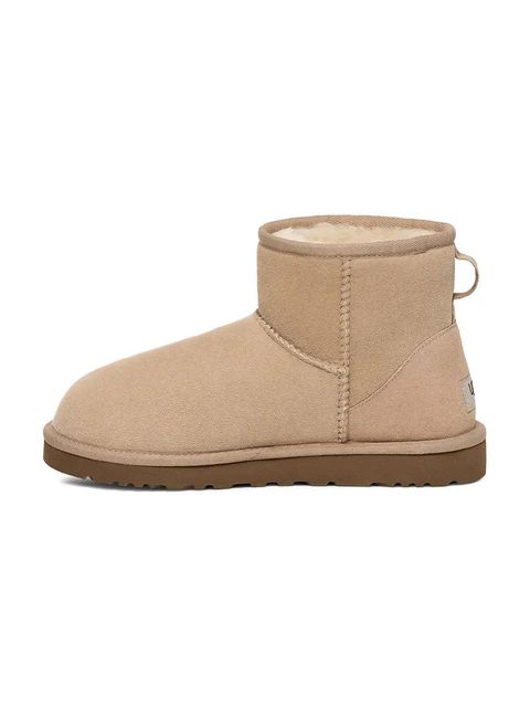 UGG śniegowce zamszowe Classic Mini II kolor beżowy 1016222