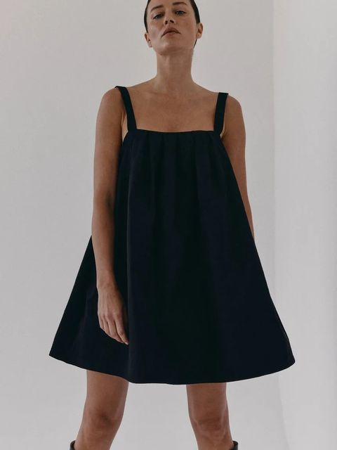 MUUV. sukienka JELLE kolor czarny mini oversize