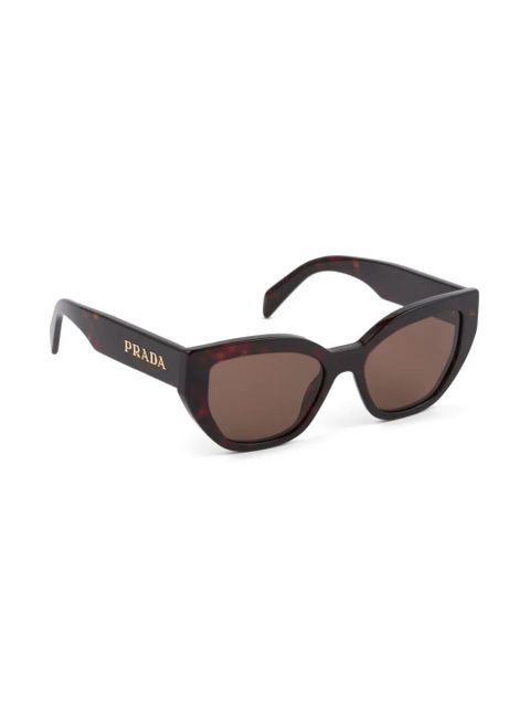 Prada Eyewear logo-plaque cat-eye sunglasses - Brown - zdjęcie produktu nr 2
