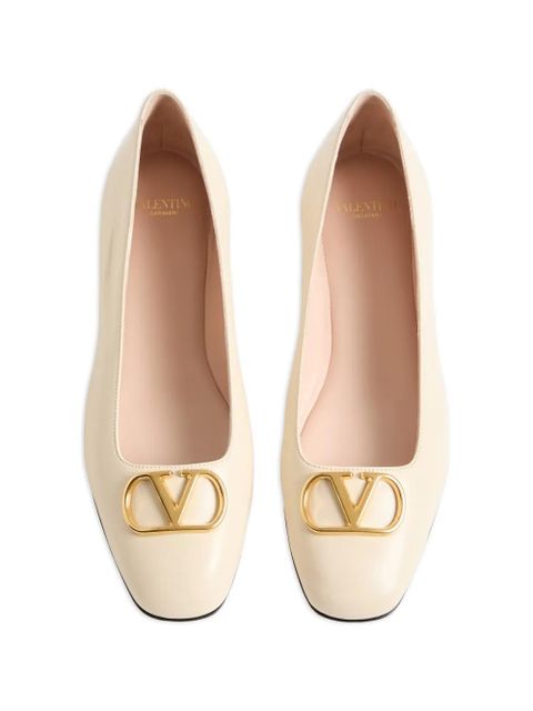 Valentino Garavani VLogo Signature ballerinas in nappa - Neutrals
