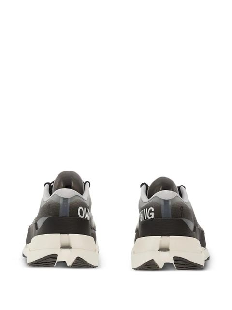 On Running Cloudboom Max sneakers - White