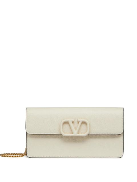 Valentino Garavani VLogo Signature grainy calfskin wallet with chain - Neutrals - zdjęcie produktu nr 1