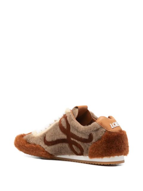 LOEWE logo-plaque sneakers - Brown
