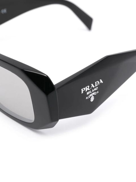 Prada Eyewear logo-arm detail sunglasses - Black