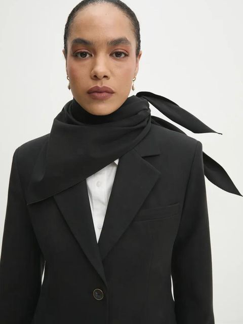 Answear.LAB marynarka taliowana z chustą kolor czarny jednorzędowa gładka