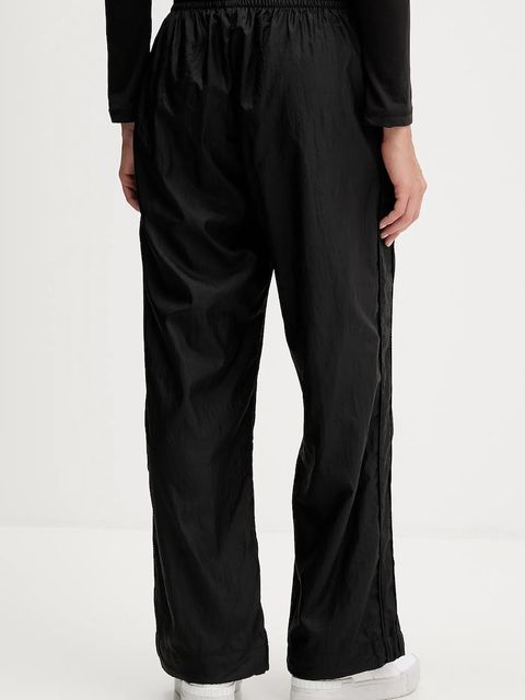 Puma spodnie dresowe PUMA x ROSÉ damskie kolor czarny gładkie 633796