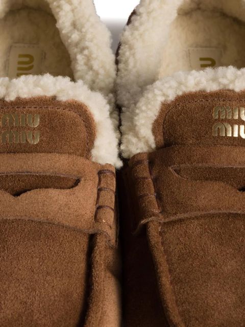 Miu Miu logo-detail suede loafers - Brown