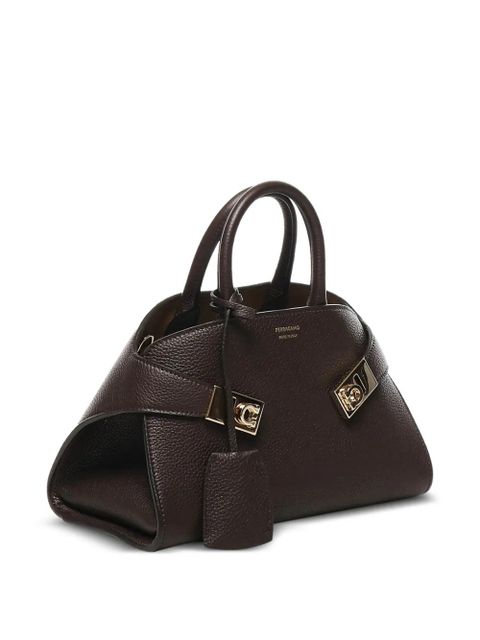Ferragamo keychain-charm tote bag - Brown