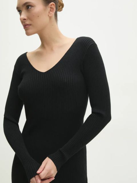 Answear.LAB sukienka kolor czarny midi dopasowana