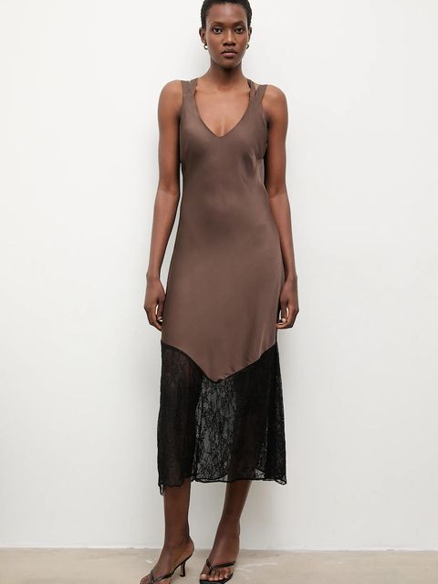 Answear.LAB sukienka kolor brązowy maxi rozkloszowana