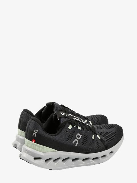 On Running On Cloud Surfer trainers - Black