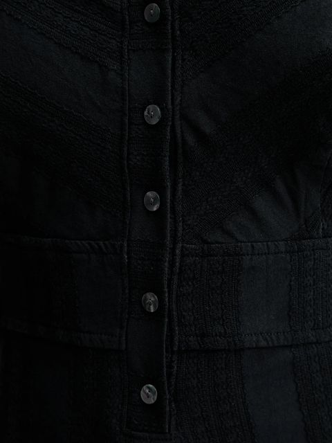 Levi's sukienka bawełniana kolor czarny midi rozkloszowana 003PR