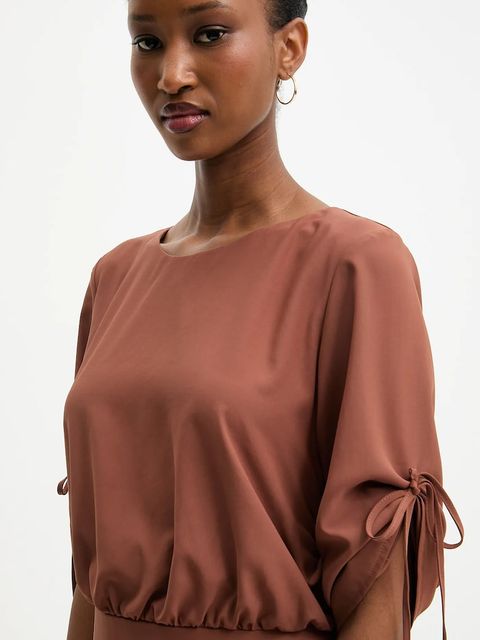 Answear.LAB sukienka kolor brązowy midi rozkloszowana