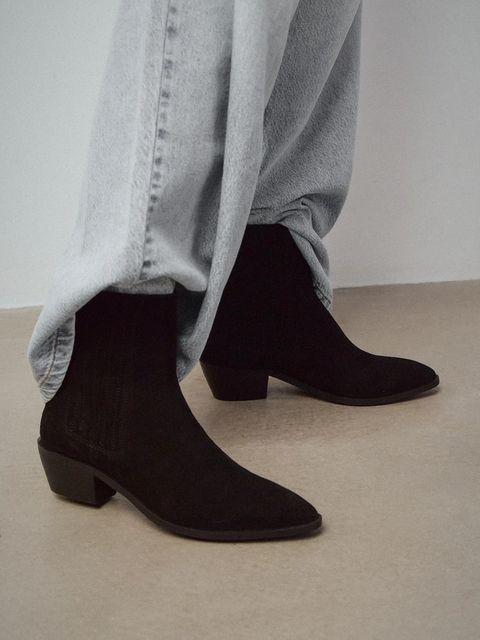 Medicine botki zamszowe kolor czarny na słupku - zdjęcie produktu nr 1