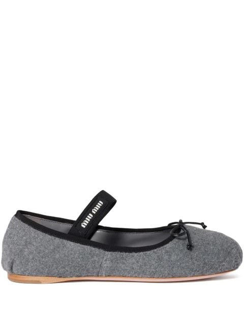 Miu Miu bow-embellished elastic-strap ballet flats - Grey - zdjęcie produktu nr 1
