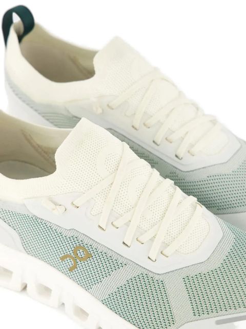 On Running knitted cloudsurf next trainers - White